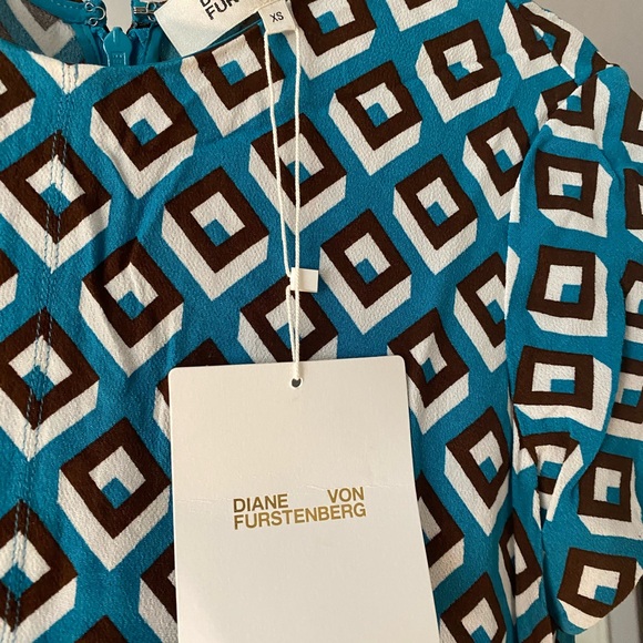 🌸DIANE VON FURSTENBERG MINI DRESS🌸 - Picture 2 of 5